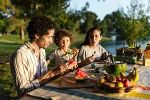 Healthy Eating Tips - family eating healthy food