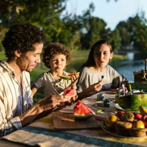 Healthy Eating Tips - family eating healthy food